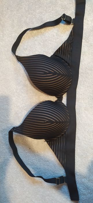 Nowy Biustnosz  Esotiq piękny