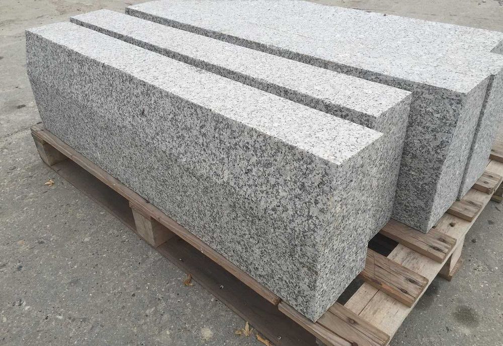 Krawężniki granitowe ze skosem 20/30