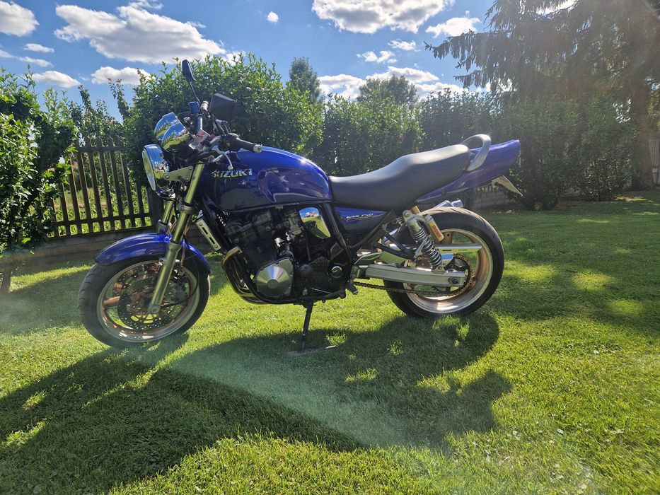 SUZUKI GSX 750 inazuma