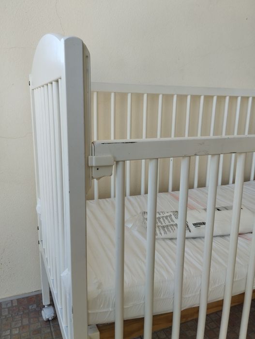 Berço Branco com Colchão