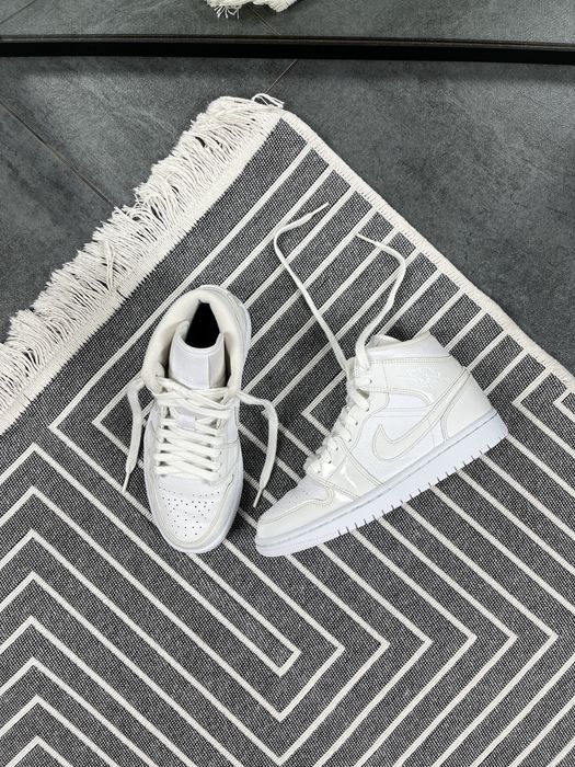 Жіночі кросівки Nike Air Jordan 1 Mid White