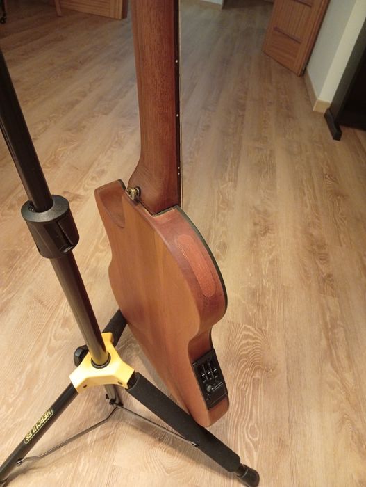 Guitarra Semi Acústica Nylon "Vester"