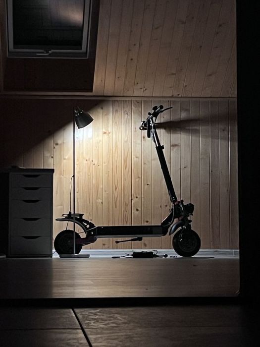 Tesla40000 гарний самокат