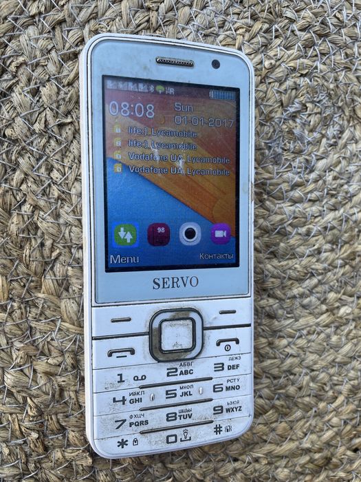 Телефон На 4 sim карти Servo бувший у використанні робочий