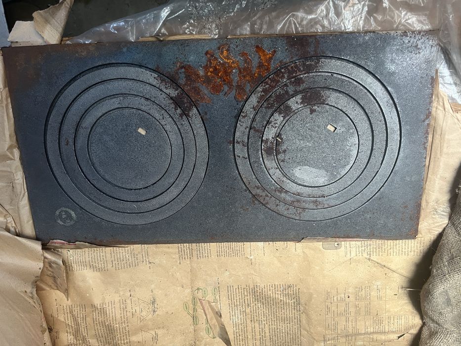 Żeliwna płyta z fajerkami