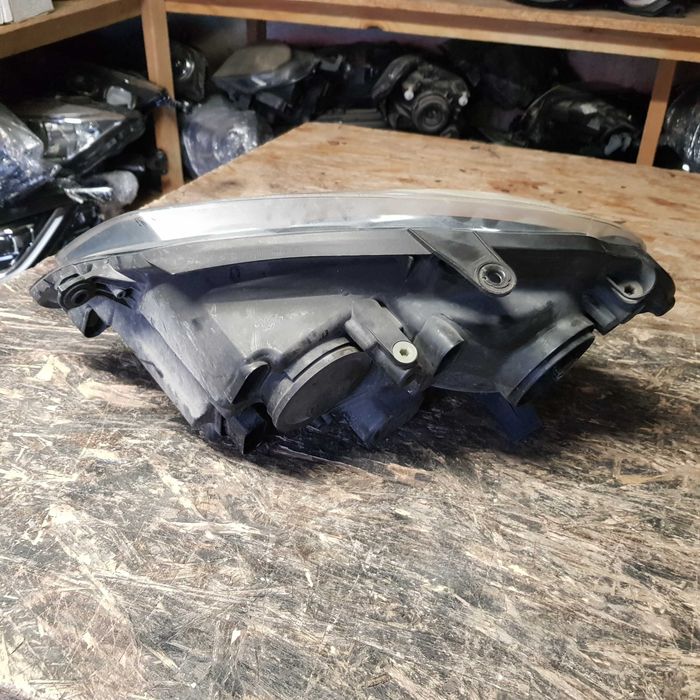 lampa przód VW Polo 4 6Q1