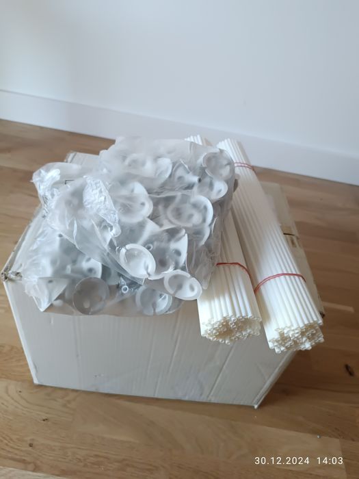 Patyki 200 szt. z koszyczkami do balonów, plastikowe