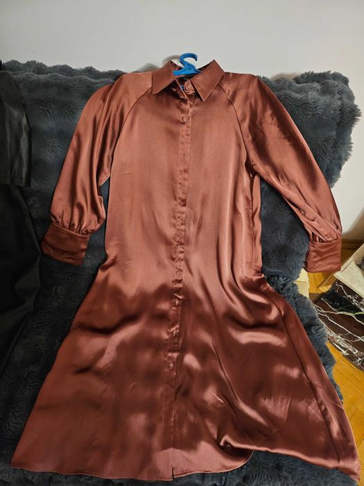 Сукня-сорочка атласна Zara S , кольору марсала,