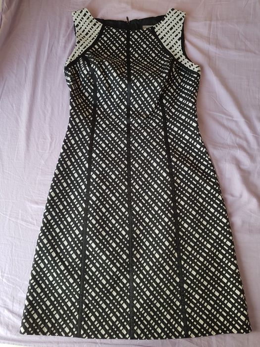 Sukienka czarno-beżowa Orsay