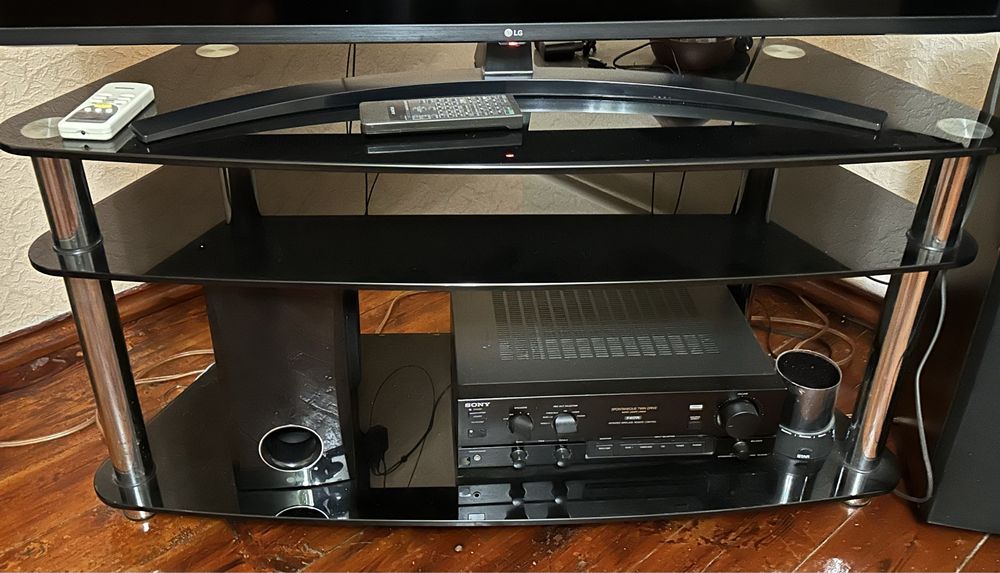 Продам полку под телевизор, Лаура чёрная.