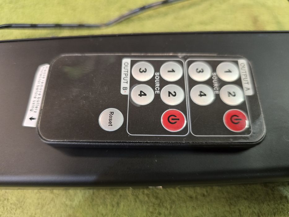 Rozdzielacz sygnału HDMI 4-2 + pilot nowy.