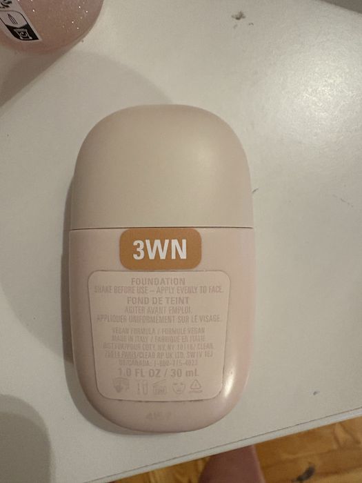 Lekki podklad tint od Kylie Cosmetics