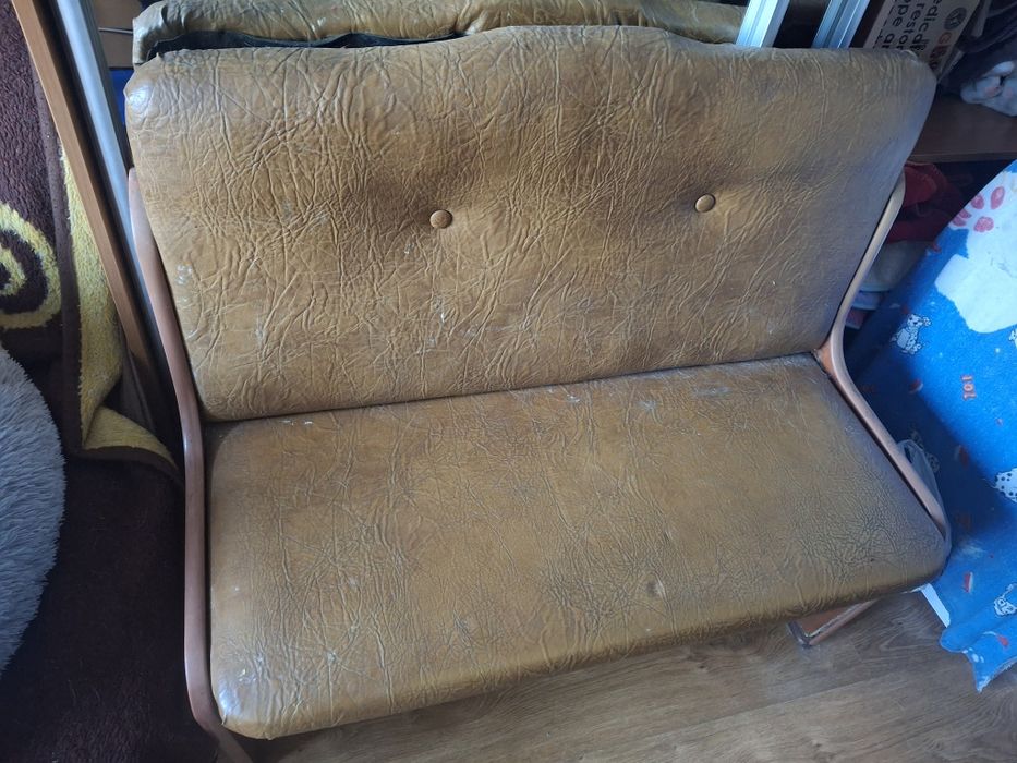 Отдам лавку с кухонного уголка