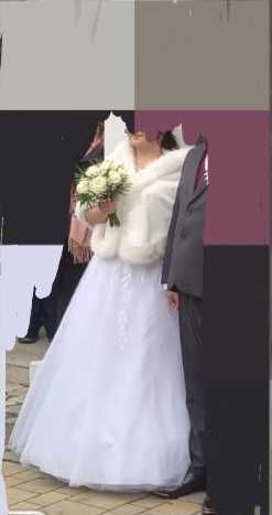 Suknia ślubna bardzo urokliwa, lsniacy tiul