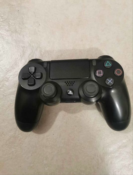 PLAYSTATION 4 c/ comando