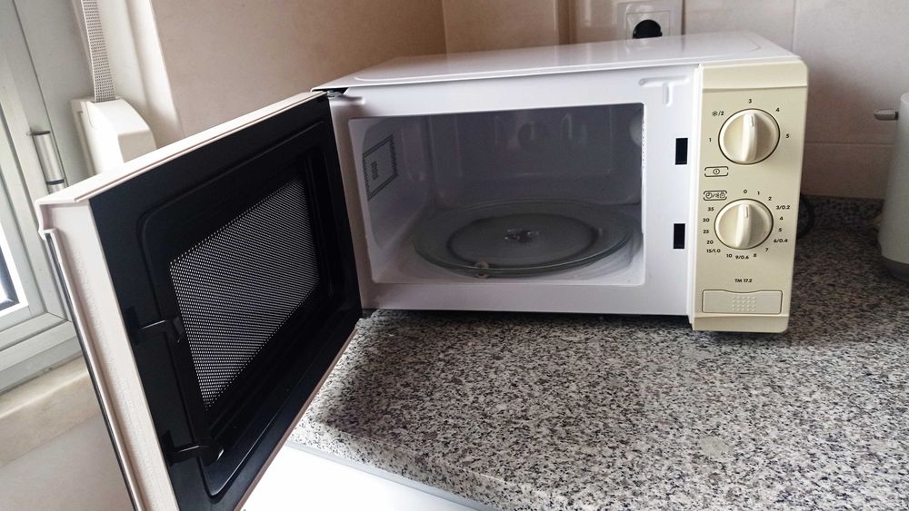 Microondas com pouco uso