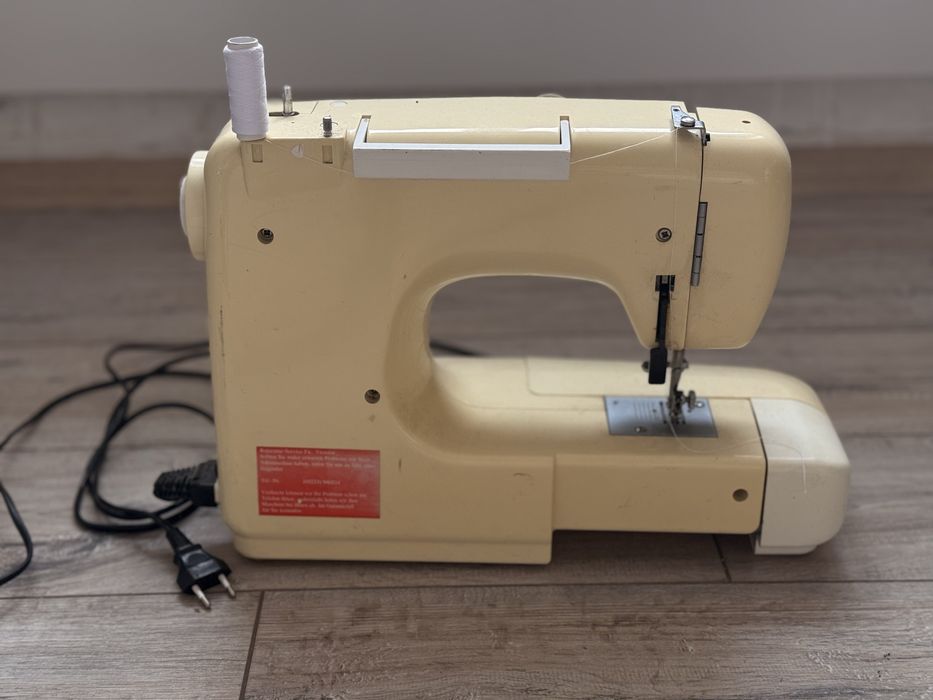 Швейна машинка Victoria