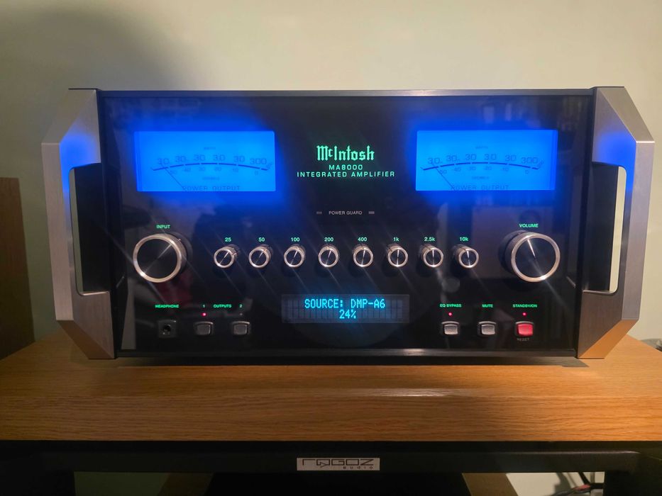 McIntosh MA8000 wzmacniacz zintegrowany.