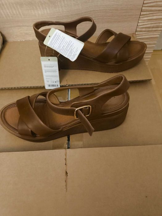Buty damskie, sandały Lasocki, na koturnie, nowe, rozmiar 41