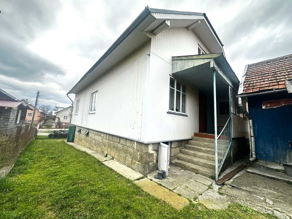 Продаж будинку в с. Нижнє Синєвидне