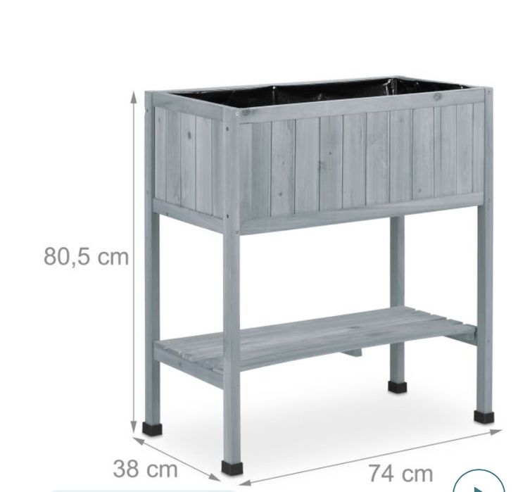 Drewniany kwietnik do ogrodu