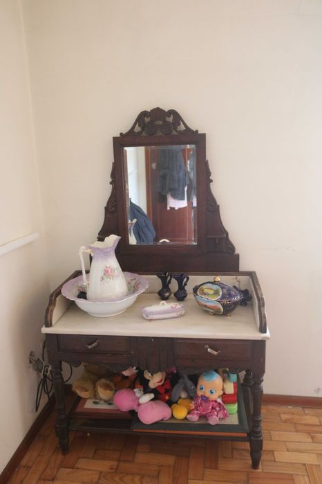 Móvel antigo quarto