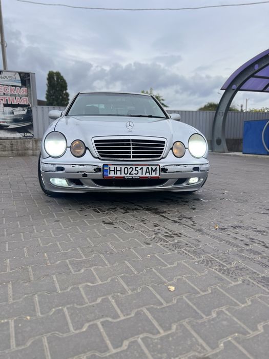 Mercedes-Benz E-Class (W210)
