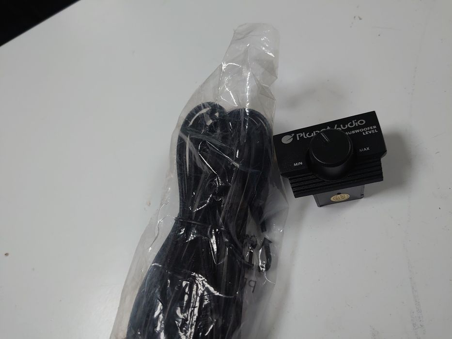 Автомобильный 2х канальный усилитель из США 2х100вт RMS.