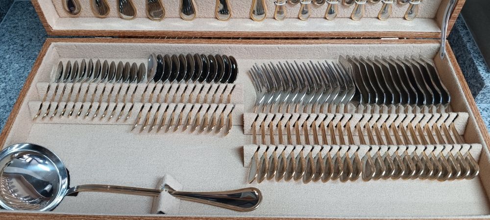 Faqueiro ABERT – aprox. 130 peças