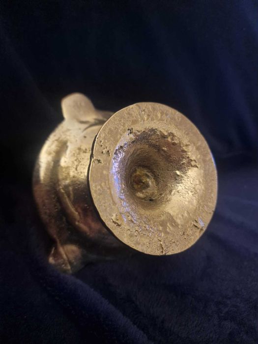 Cinzeiro antigo de bronze do período Art Nouveau