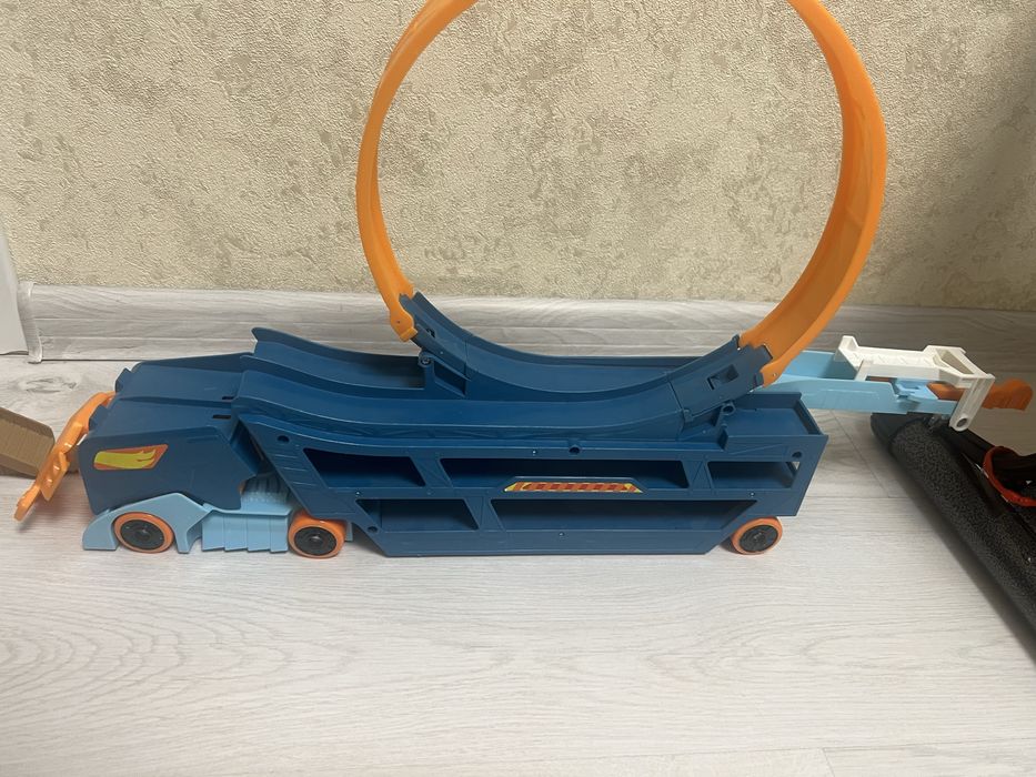 Трек Хот Вилс машина автопарк