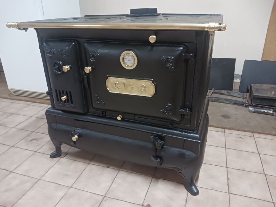 Fogao de lenha em ferro fundido cif 9 em usado  bom estado