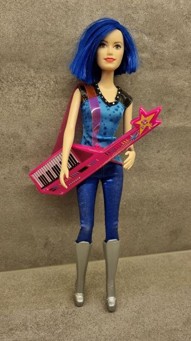 Lalka Barbie Zia z keyboard'em, rockowa księżniczka