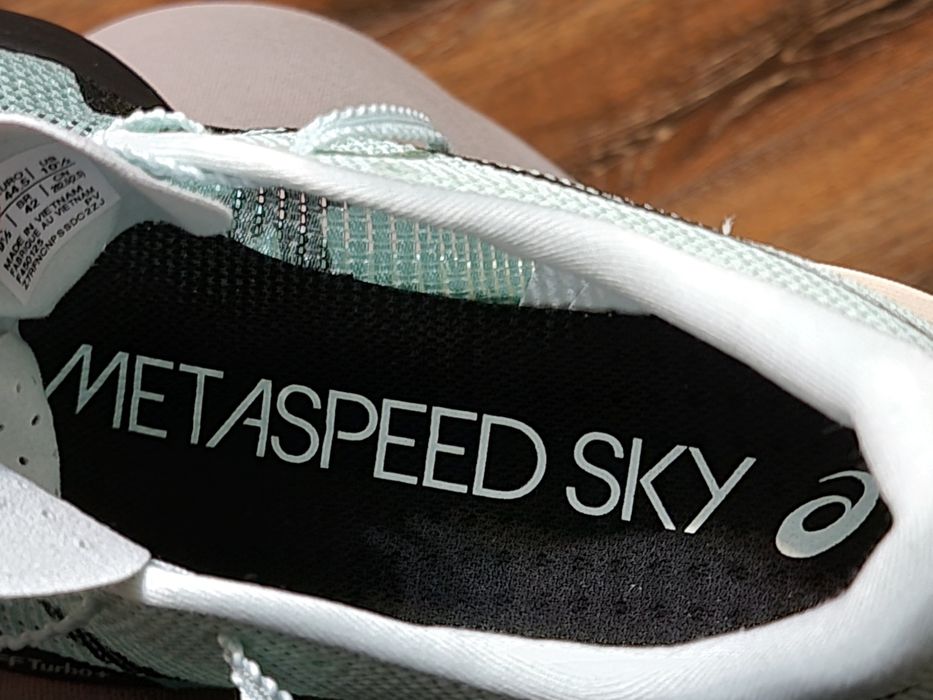 Оригінал 100% Кросівки Asics Metaspeed Sky Paris  EURO 44.5