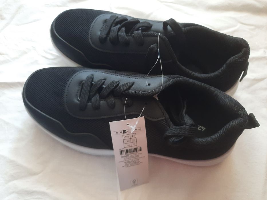 Nowe czarne męskie buty sportowe 42