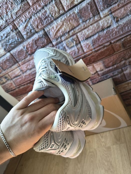 Buty białe Asics 42 Eu nowe