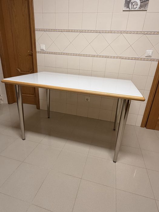 Mesa de cozinha.