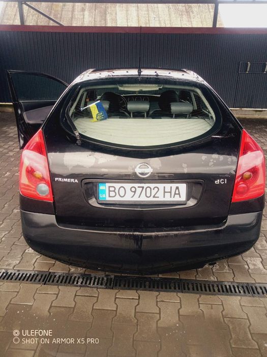 Нісан примера 2002 року.