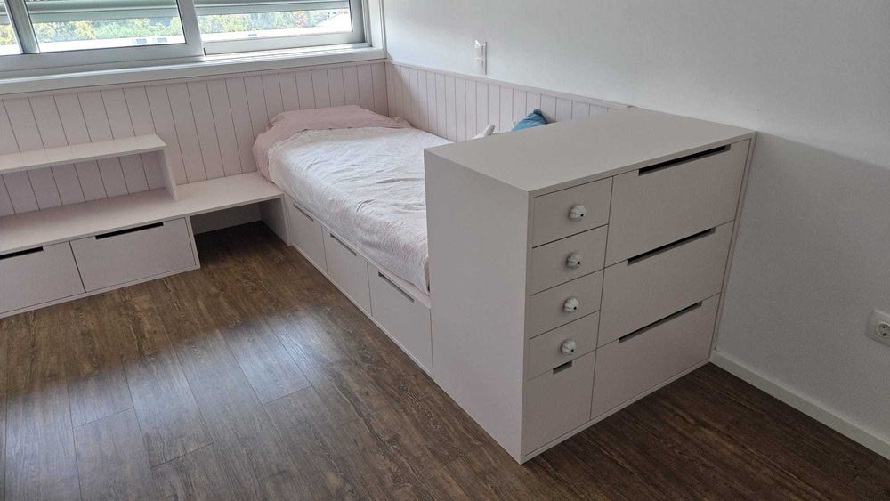 Quarto completo menina, com cama solteiro, em madeira lacada
