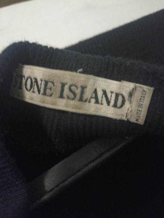 Светр Stone Island.