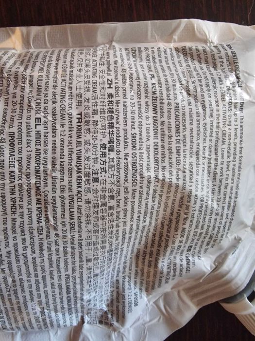 Węglowy rozjaśniacz w kremie bez amoniaku Denuee Soft Black Montibello