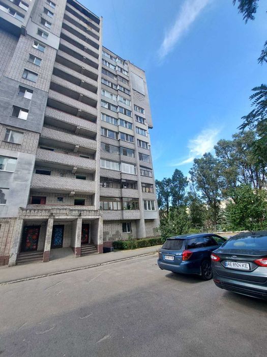 ПРОДАЖ 3-кімн. квартири, р-н «Монтани» (10 мкрн, лівий берег) (Н)