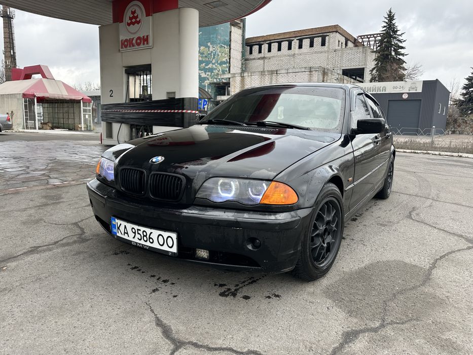 B продаже БМВ Е46 ,1999 года на 1.9
моторе (Бенз) Механика, 313 родного пробега, хорошее рабочее состояние, Ходовка полностью обслужена, резина новая зима, титаны, климат Рабочий, печка дует кипятком, мотор работает ровно, не дымит , не троит.Ошибок нет Никаких.С документами полный порядок