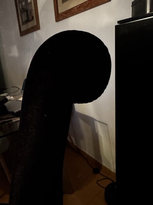 Cadeira alta estilosa de sala de veludo preto