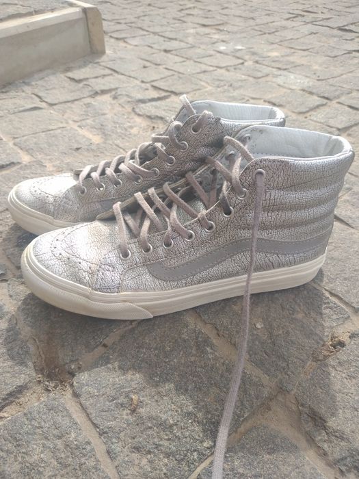 серебристые кроссовки Vans