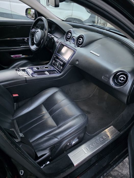 Jaguar XJ 3.0 D 275 cavalos ano 2010 posso aceitar trocas