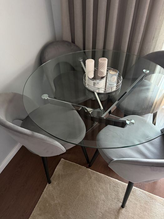 Mesa com 4 cadeiras