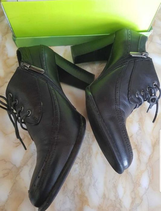 Шкіряні  туфлі  .