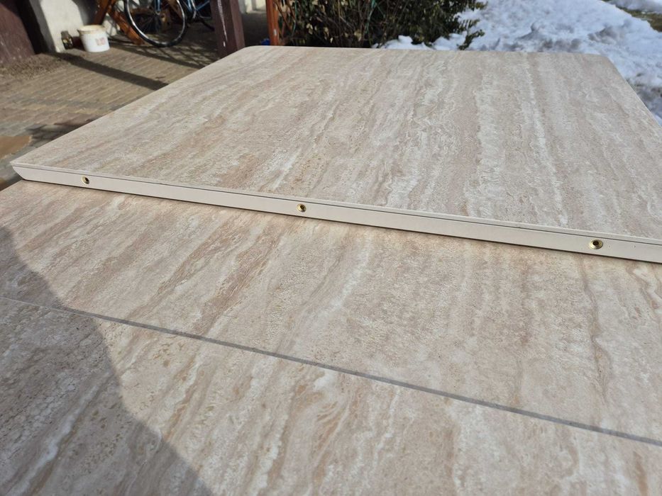 Nowoczesny stół z blatem ceramicznym