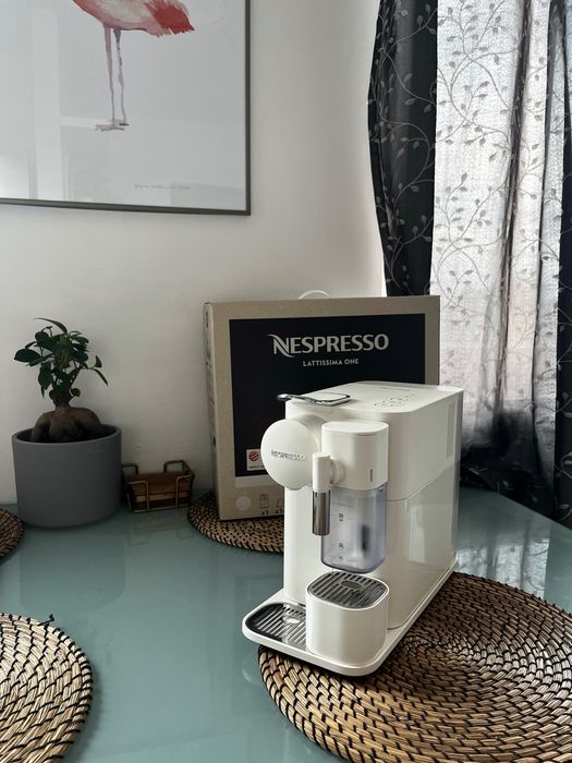Ekspres Nespresso Lattissima One
